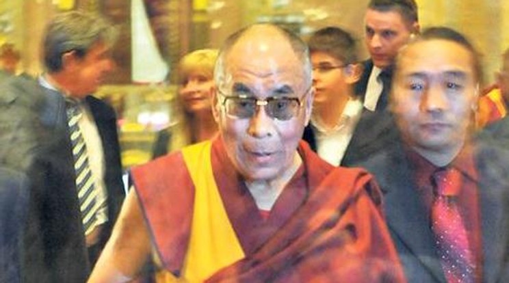 Egy világ ünnepli a buddhizmus szent emberét