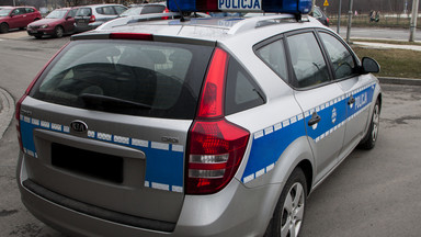 Bydgoszcz: auto spadło na schody przejścia podziemnego