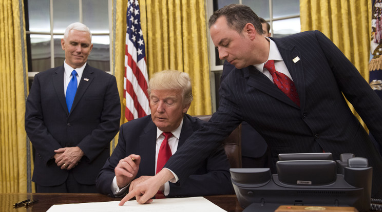 Donald Trump aláírta a rendeletet /Fotó: Northfoto