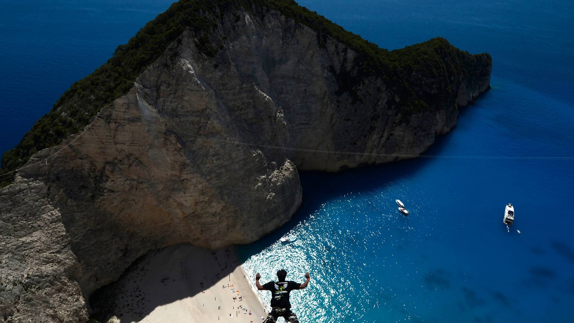 Odron na omiljenoj plaži Srba u Grčkoj je najjeziviji prizor ovog leta