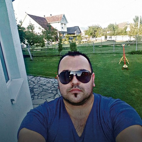 Nemanja Nikolić bio je za volanom „mercedesa“