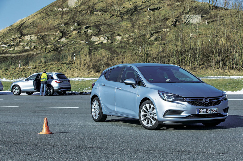 Opel Astra 1.6 CDTi hamulec uruchamia silnik
