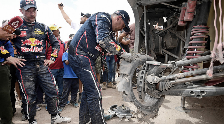 A kilencszeres ralivilágbajnok, a francia Sébastien Loeb (balra) három defektet is kapott / Fotó: DPPI