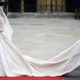 Najpiękniejsze suknie ślubne księżniczek. Pamiętasz kreacje Kate Middleton, Eugenii i Beatrycze?