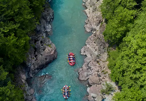 Aktywne wakacje w Czarnogórze. Daj się porwać przygodzie na raftingu, trekkingu czy kajakach