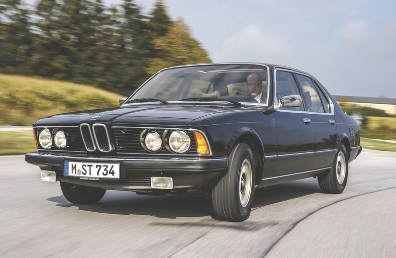 BMW 733i - lewy pas jest dla niego