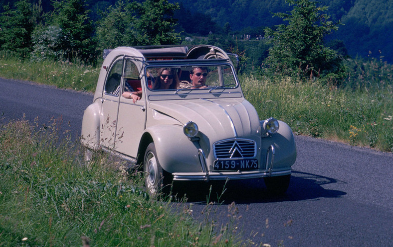 Citroen 2CV: cztery koła pod parasolką