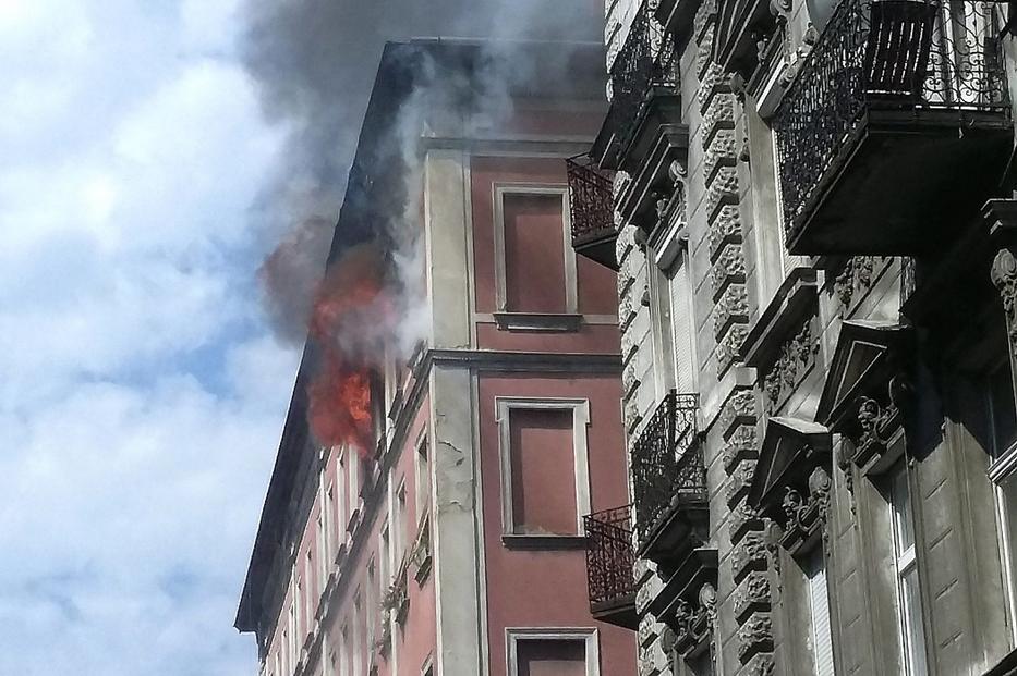 A 100 négyzetméteres lakás teljesen kiégett / Fotó: MTI-Mihádák Zoltán