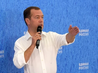 Dmitrij Miedwiediew, premier Rosji, zapewnił, że firmy objęte restrykcjami USA otrzymają pomoc rządową