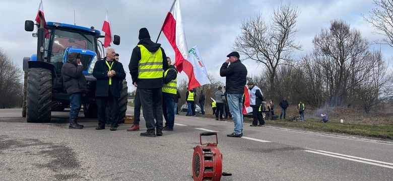 Rolnicy nie schodzą z barykad i będą strajkować do skutku. "Żywność musi być nasza"