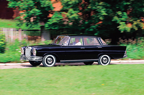 Mercedes-Benz 220 S - Prekursor bezpieczeństwa