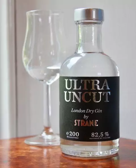 Strane London Dry Gin Ultra Uncut - 82,5% alkoholu o gorzkim smaku jałowcówki 