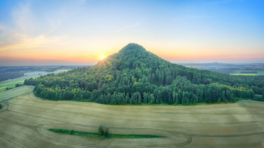 "Śląska Fujiyama" działa na wyobraźnię. To perełka w Krainie Wygasłych Wulkanów