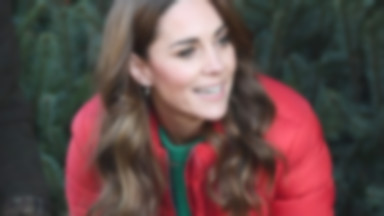 Kate Middleton w doskonałym nastroju rozdawała choinki potrzebującym. Szyku zadała też jej siostra