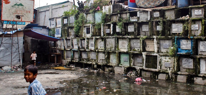 Życie na cmentarzu Navotas w Manili