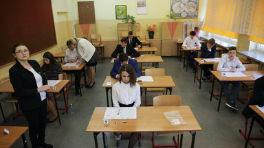 Egzamin gimnazjalny 2018 język obcy. Aż 87 proc. gimnazjalistów pisze test z angielskiego