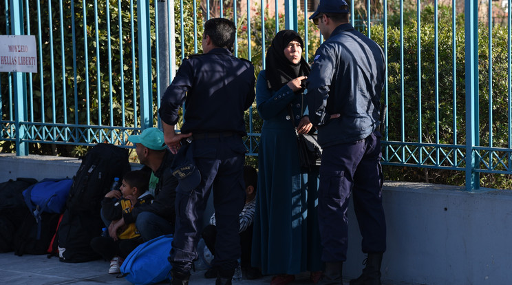 Pireuszban több ezer migráns tartózkodik / Fotó: AFP