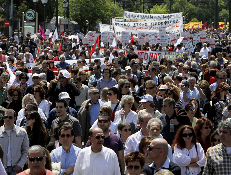 Protesty przeciw rządowym oszczędnościom w Grecji