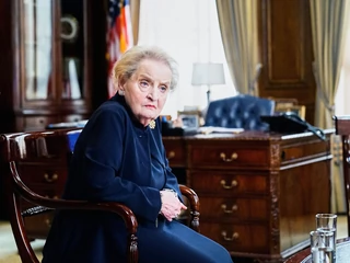 Madeleine Albright (Marie Jana Korbelová; 1937-2022), amerykańska dyplomatka, w latach 1997-2001 pełniła funkcję 64. sekretarza stanu Stanów Zjednoczonych za prezydenta Billa Clintona