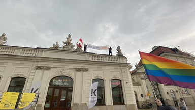 Protesty w obronie TVN. Incydent  przed Pałacem Prezydenckim