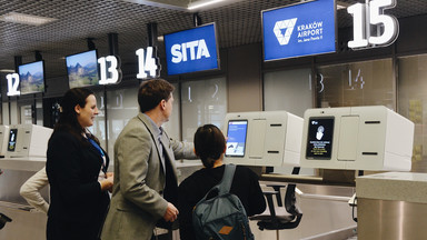 Pierwsze w Polsce samoobsługowe stanowiska nadawania bagażu na lotnisku w Krakowie