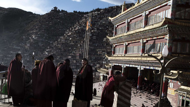 Chiny zaczęły burzyć wielki ośrodek studiów buddyjskich w Syczuanie