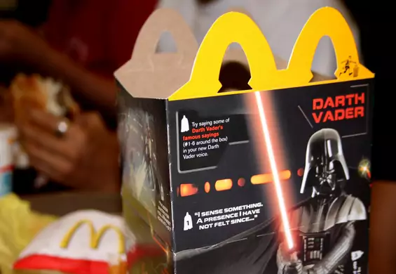 McDonald’s zamiast zabawek w zestawach dla dzieci będzie serwował… książki