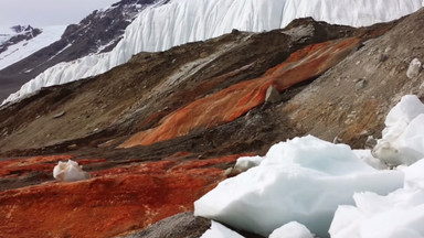 „Krwawe” wodospady na Antarktydzie