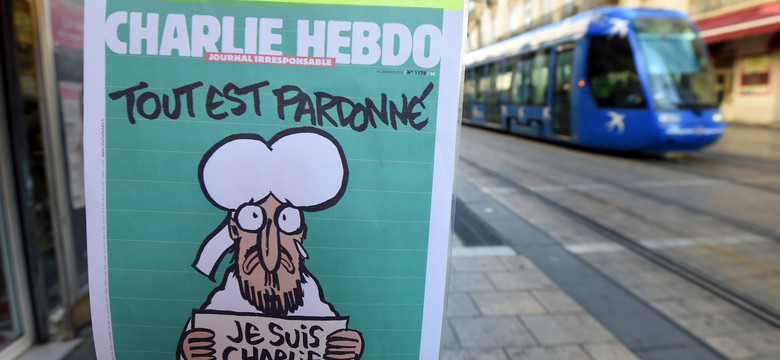 Francja: od zamachu na "Charlie Hebdo" zaatakowano ponad tysiąc stron