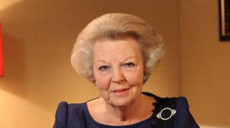 Bejelentette lemondását Beatrix holland királynő