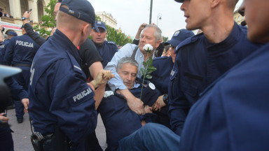 Policjanci: Frasyniuk nie reagował na polecenia
