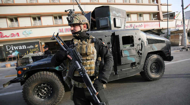 Iraki katonák ellenőrzik Kirkuk utcáit a népszavazás után /Fotó: AFP