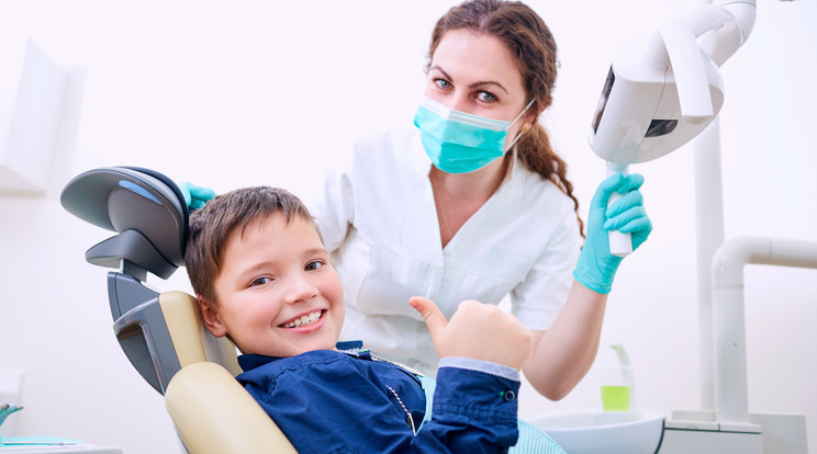 A vizsgálat segít kiszűrni azokat az eseteket, amikor például fogszabályozással megelőzhető a később
kialakuló állkapocsfájdalom / Fotó: Shutterstock