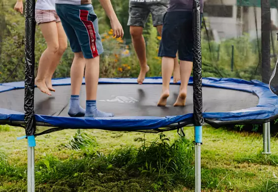 Trampolina ogrodowa — zapewni świetną zabawę nie tylko najmłodszym