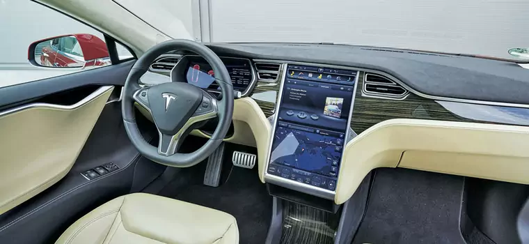 W pełni autonomiczna jazda starszymi Teslami dopiero po aktualizacji osprzętu