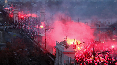 Marsz Niepodległości przeszedł przez Warszawę. Kukła Putina, incydenty i konflikt u narodowców [GALERIA]