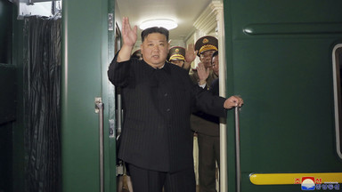 "W absolutnej tajemnicy". Co wiadomo o wizycie Kim Dzong Una w Rosji?