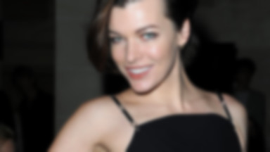 Mila Jovovich w siatce na owady