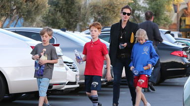 Julia Roberts z trójką swoich dzieci na spacerze