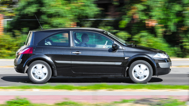 7. Renault Mégane II (2002-08) - 9000 zł za auto z 2003 r. 