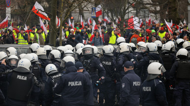 Zamieszki na proteście rolników w Warszawie. Policja przedstawiła zarzuty zatrzymanym