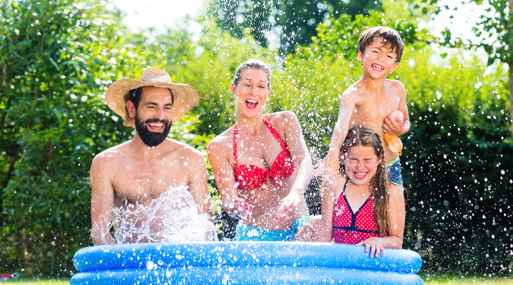 Vigyázzunk, kisgyerekeket
egyetlen percre se hagyjunk
magukra a medencénél /Fotó: Shutterstock