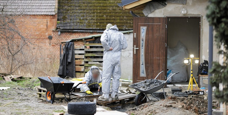 Ludzki szkielet w domu pod Piłą. Policja przesłuchała rodzinę zaginionego przed laty mężczyzny