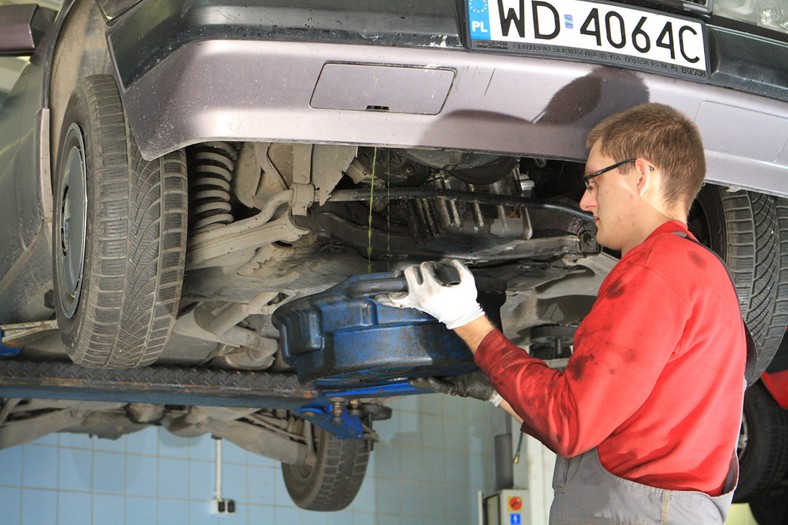 Montaż elektrycznego ogrzewania postojowego. Radzimy, jak ogrzać auto prądem