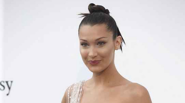 Bella Hadid nem vette szégyenlősre a figurát /Fotó: MTI