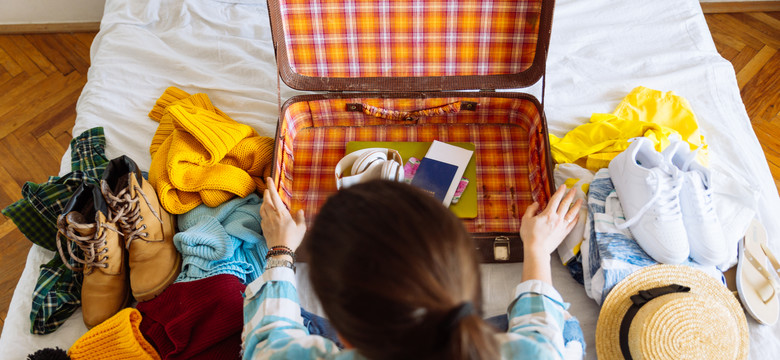 Ile można wziąć bagażu na pokład samolotu? Odpowiadamy na to częste pytanie