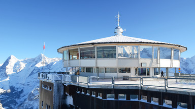 Ze szczytu Schilthorn znanego z filmu o agencie 007 ewakuowano 400 osób