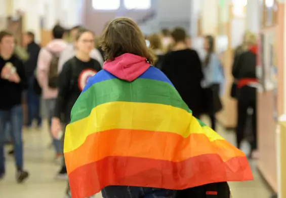 Tęczowy Piątek wspiera uczniów LGBT+ i solidaryzuje się ze Strajkiem Kobiet