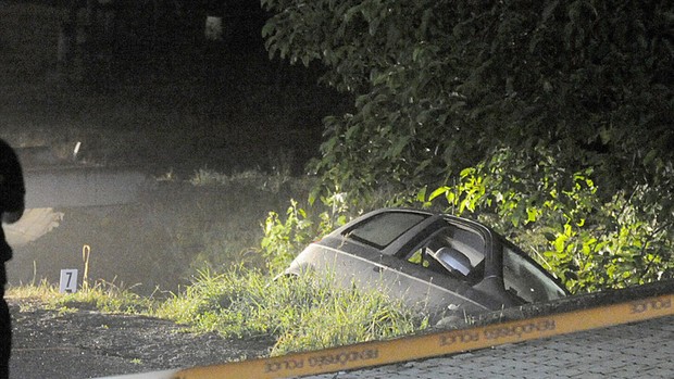 Saját autója nyomta halálra.