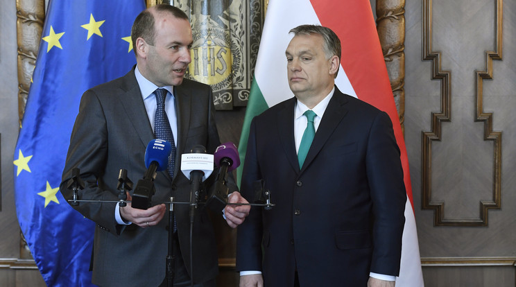 Manfred Weber, a Néppárt csúcsjelöltje (balra)
és Orbán Viktor három
órán át vitázott / Fotó: MTI-Koszticsák Szilárd